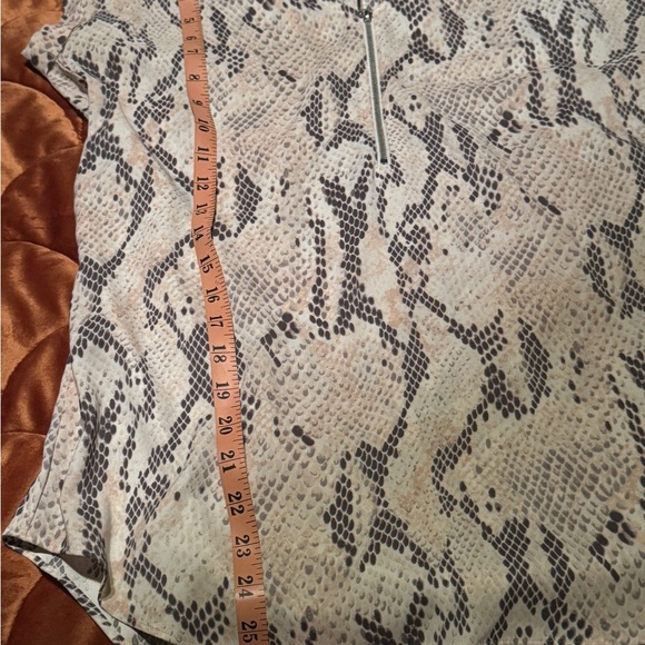 express snakeskin blouse - Picture 8 of 8